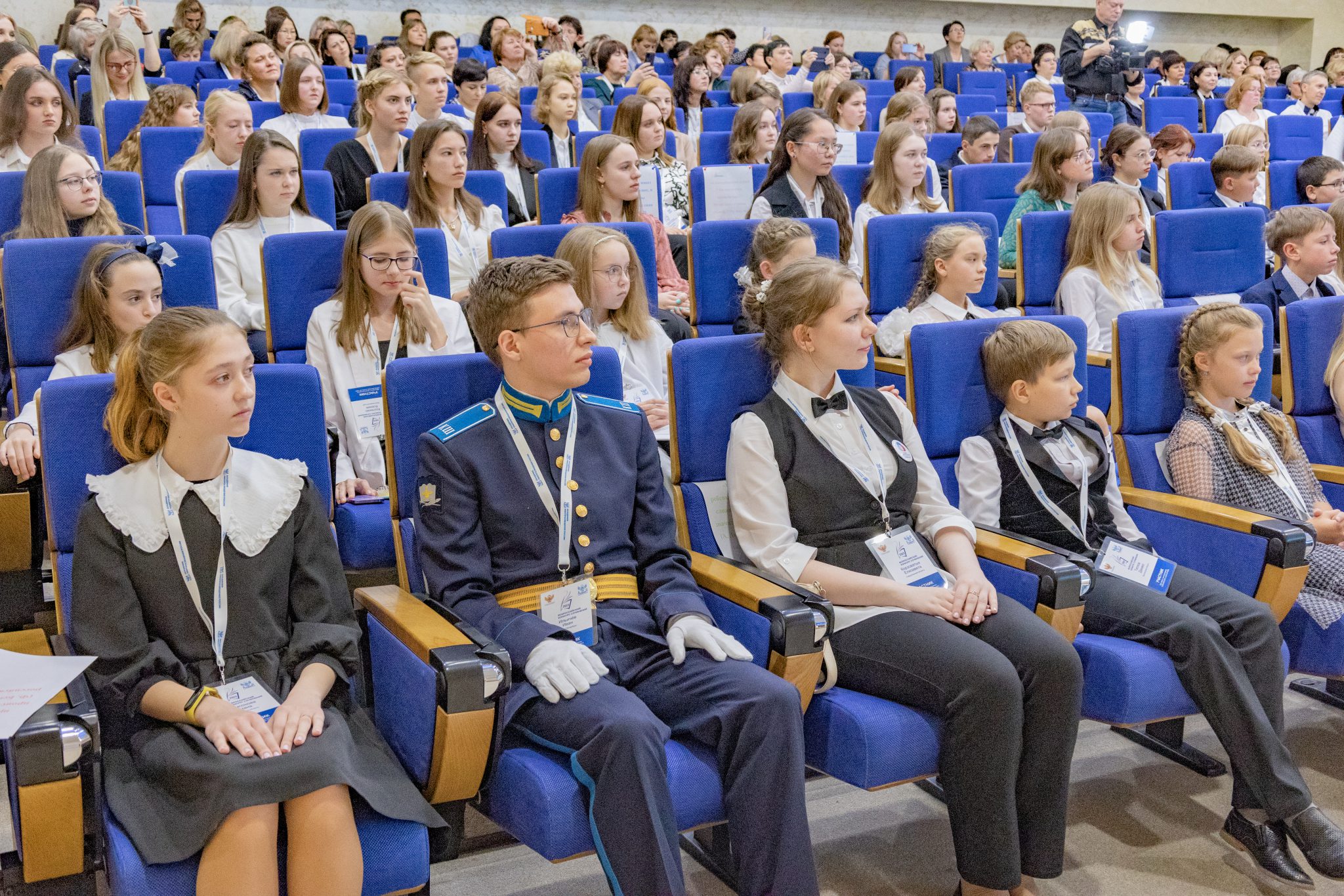 Награждение школьников. Школьники Москвы. Нацпроекты России школа. Награждение школьников фотографии.